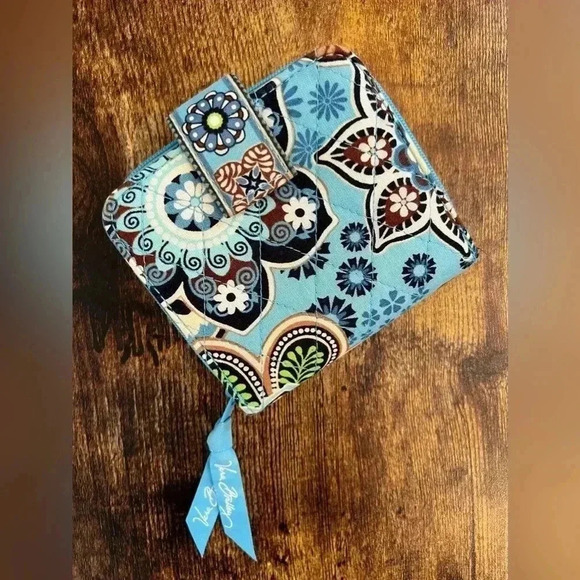 Vera Bradley | ladies bifold wallet - Picture 1 of 11